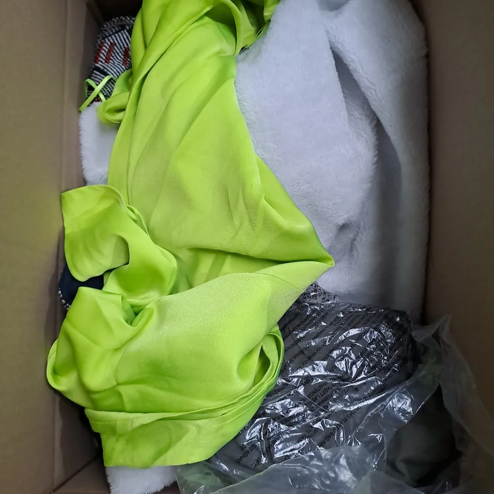 BOX OF APPROXIMATELY 10 ASSORTED CLOTHING ITEMS TO INCLUDE - DRESS - SKIRT - SOCKS - ETC