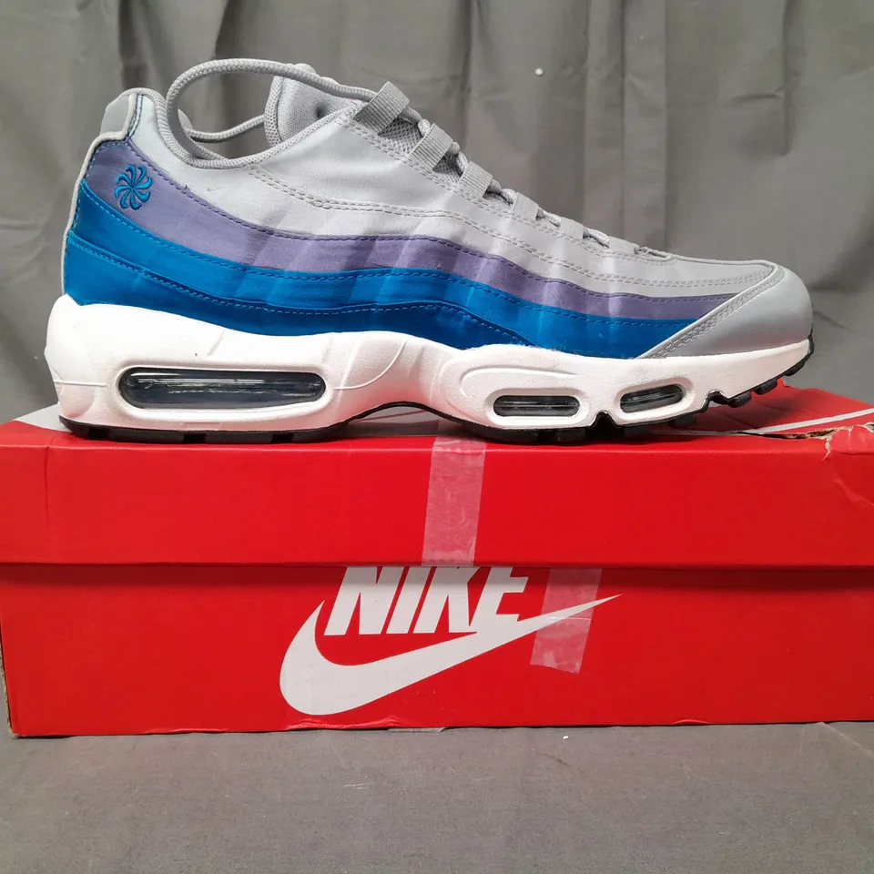 BOXED PAIR OF NIKE AIR MAX 95 SHOES IN GREY/BLUE UK SIZE 10