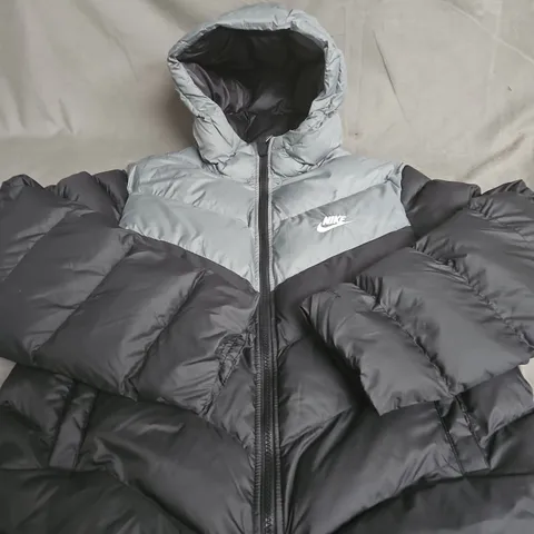 NIKE HOODED PUFFER JACKET – GREY & BLACK TWO-TONE - SIZE KIDS LARGE