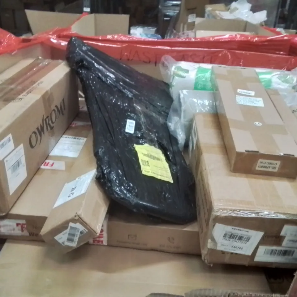 PALLET OF ASSORTED HOUSEHOLD GOODS AND PRODUCTS TO INCLUDE;AREA RUG,NAP MAT