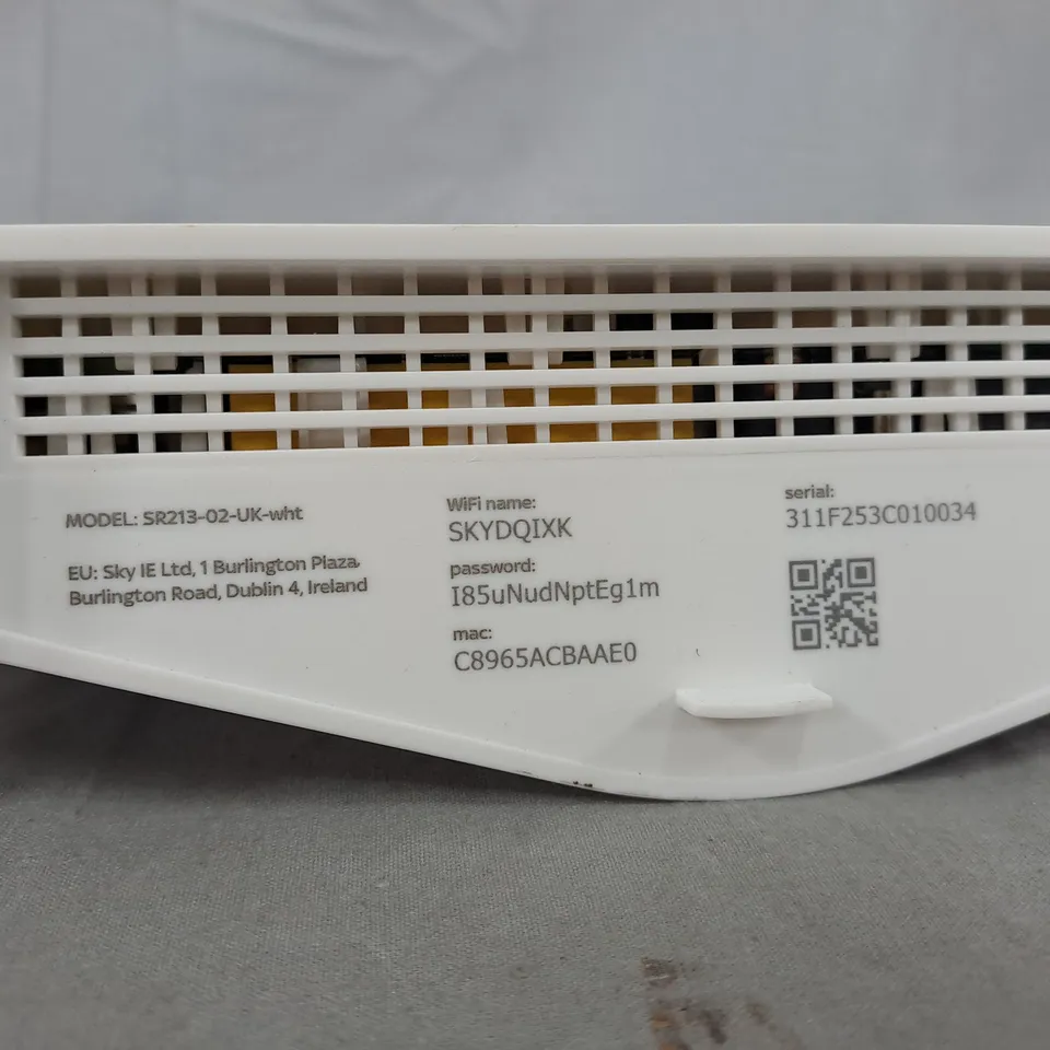 SKY SR213-02-UK WHITE BROADBAND ROUTER