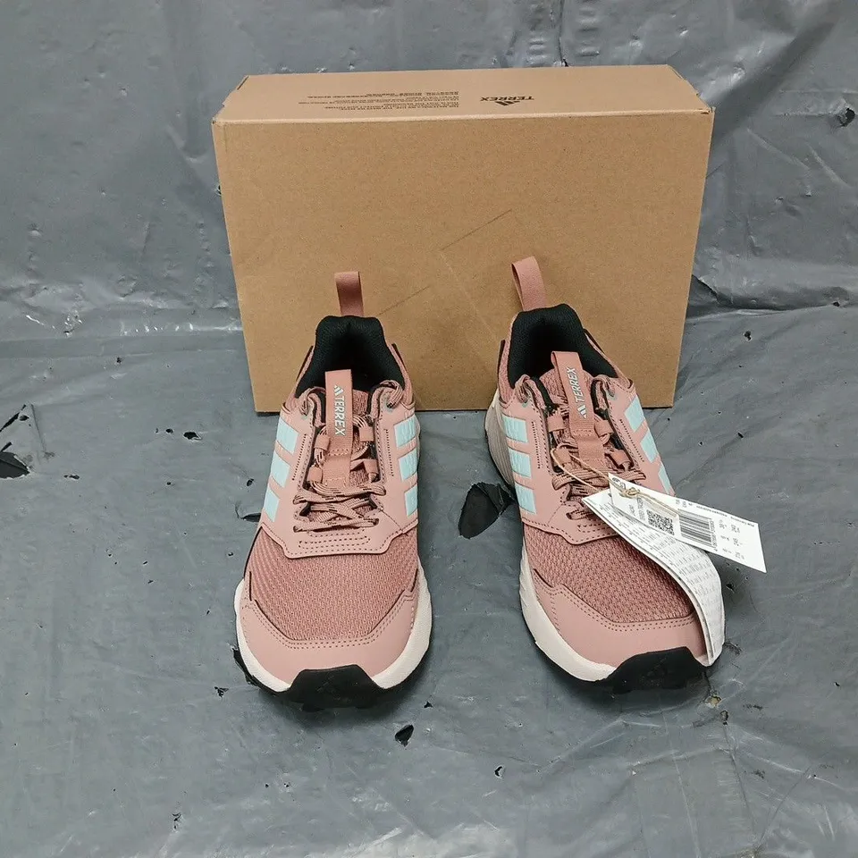 BOXED PAIR OF ADIDAS TERREX TRACEBINDER 3 WOMENS UK 6 - CLAY/GREY/PINK 