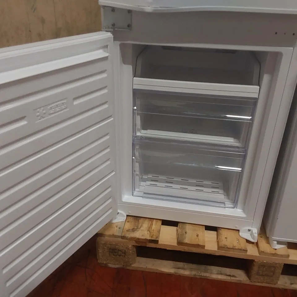 LOGIK LIFF7024 INTEGRATED 70/30 FRIDGE FREEZER - SLIDING HINGE