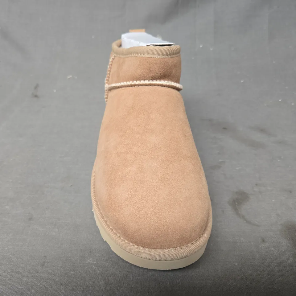 BOXED PAIR OF UGG WOMEN'S CLASSIC ULTRA MINI SHOES IN SAND UK SIZE 5