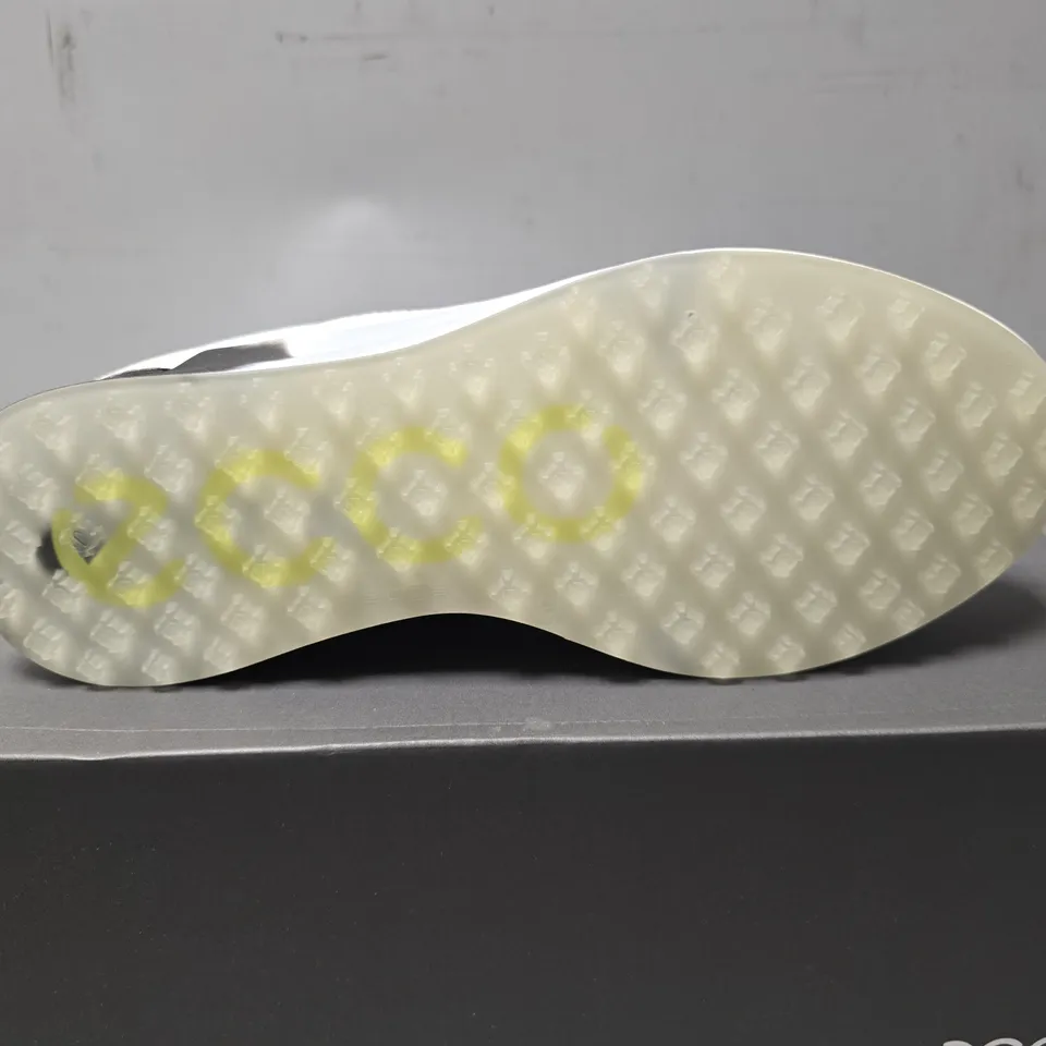 BOXED ECCO M GOLF TRAINERS IN WHITE - UK 9-9.5