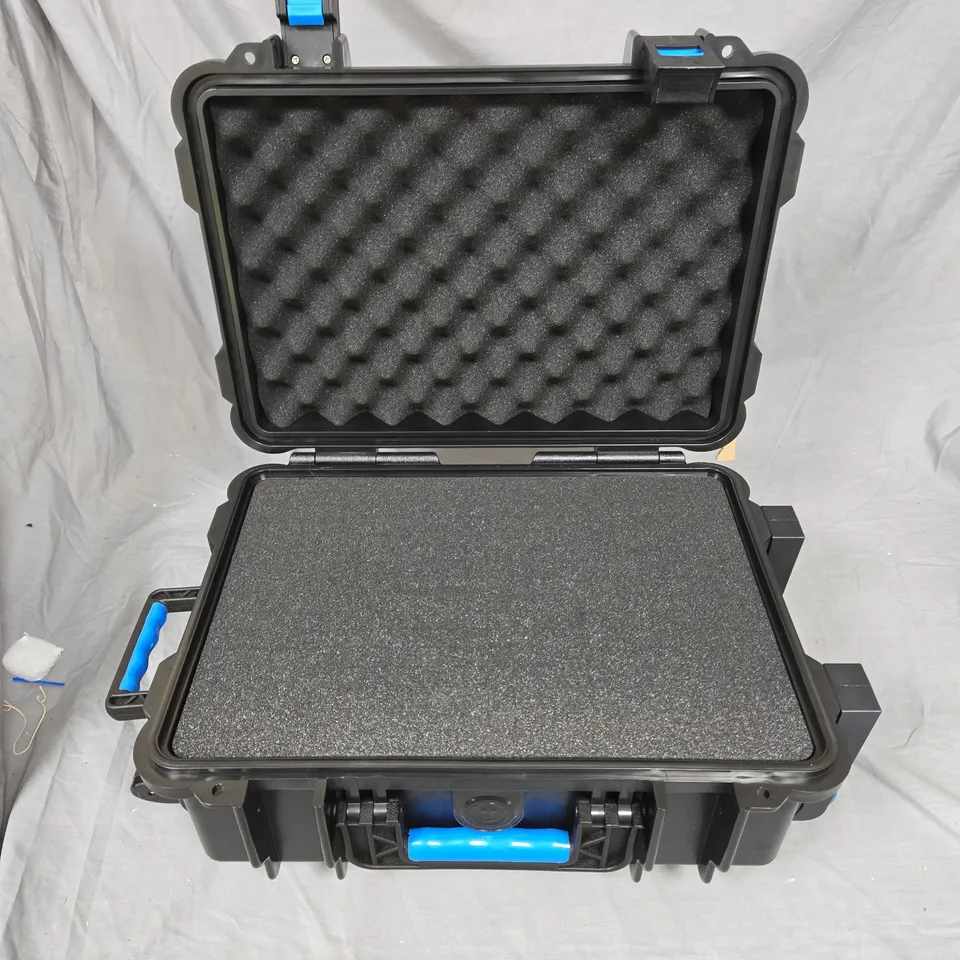 KIEI PLASTIC CARRY CASE ON WHEELS. BLACK