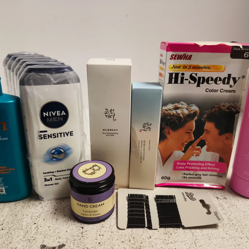 APPROX 12 ASSORTED BEAUTY PRODUCTS TO INCLUDE NIVEA MEN SHOWER GEL, B SKINCARE HAND CREAM, HAIR GRIPS, ETC