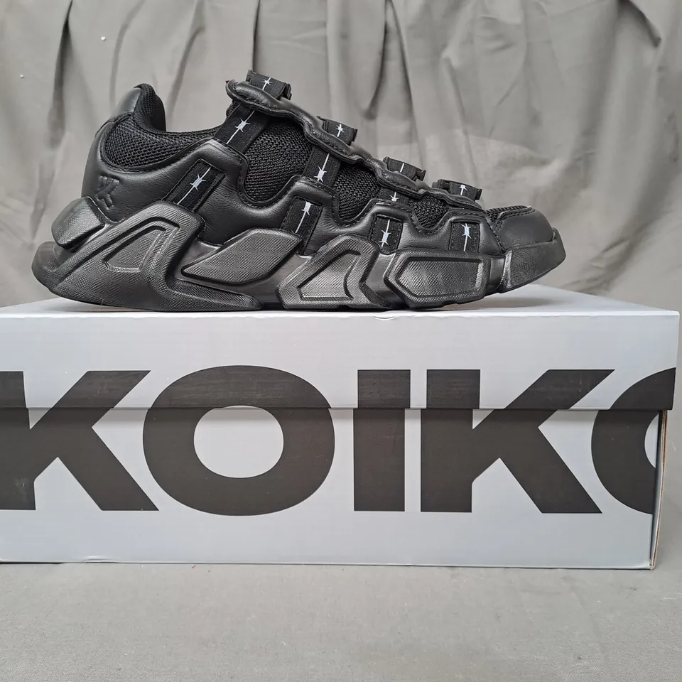 BOXED PAIR OF KOI THE BEAST MEN'S BLACK WIRE TRAINERS IN BLACK UK SIZE 7