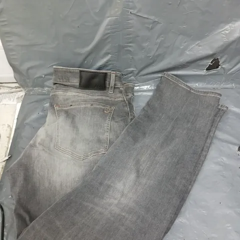BOSS DELAWARE SLIM FIT SOFT MOTION DISTRESS JEANS - DARK GREY - 34 REGULAR