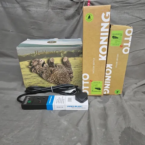 BOX OF APPROXIMATELY 12 ASSORTED HOUSEHOLD ITEMS TO INCLUDE - OTTO KONING WATER BOTTLE - HIGHLAND COW DECORATION - EXTENSION LEAD - ETC