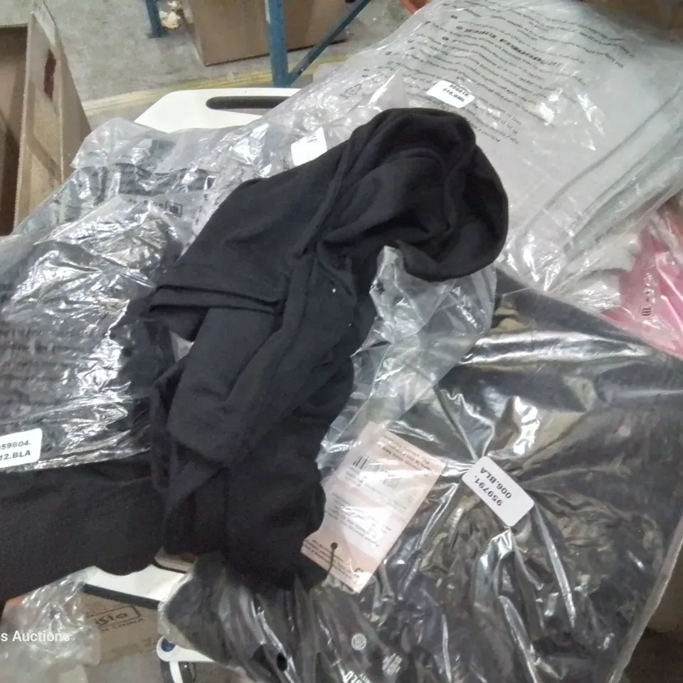 TRAY OF APPROXIMATELY 7 MISSGUIDED WOMEN'S CLOTHING ITEMS, INCLUDING GREY T SHIRT DRESSES, MATERNITY MIDI DRESS.