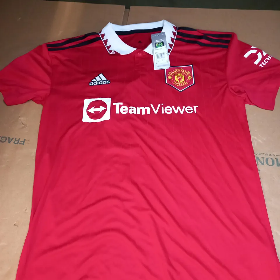 SIGNED MACHESTER UNITED FC JERSEY WITH FRED 17 SIZE L