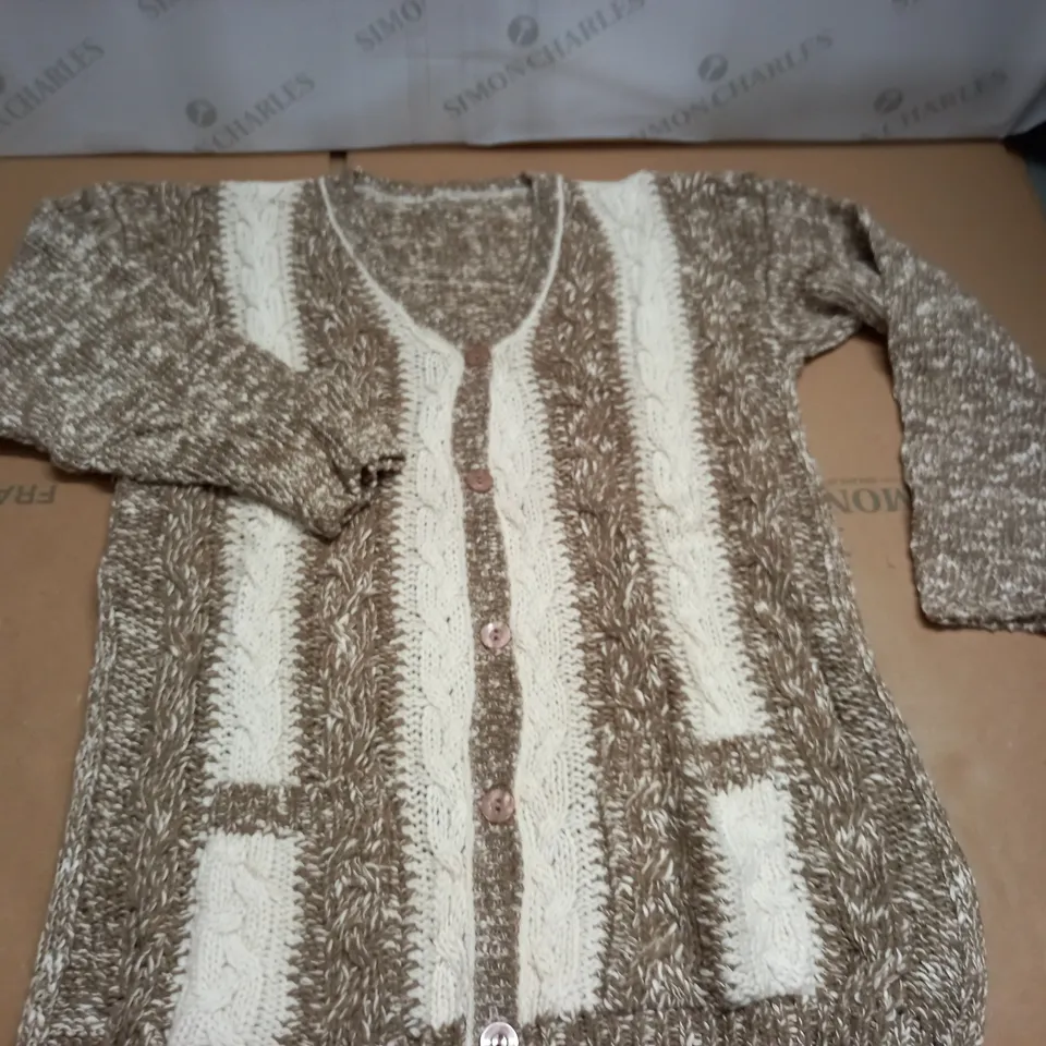 LOT OF APPROXIMATELY 20 BUTTON THROUGH V-NECK TOP - SIZE UNSPECIFIED