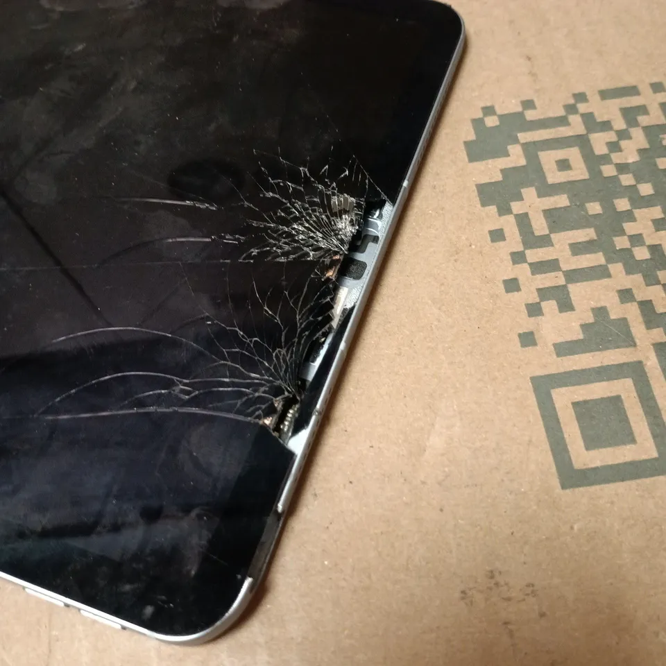 APPLE IPAD AIR 4 TABLET