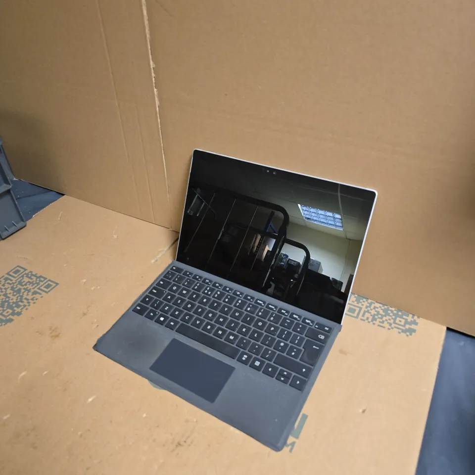 MICROSOFT SURFACE PRO 4 12.3" TABLET – I5-6300U, 8GB RAM, 256GB SSD – SILVER