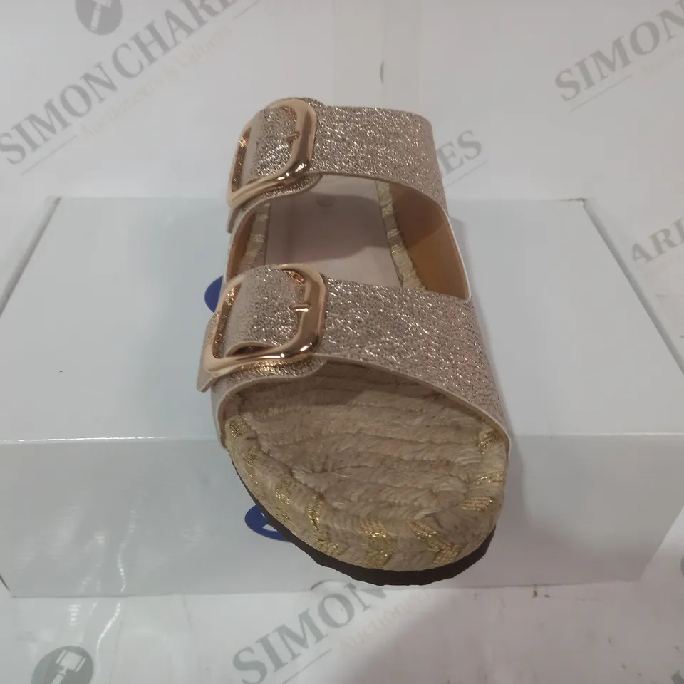 BOXED PAIR OF SCHOLL OPEN TOE SANDALS IN METALLIC GOLD SIZE 7