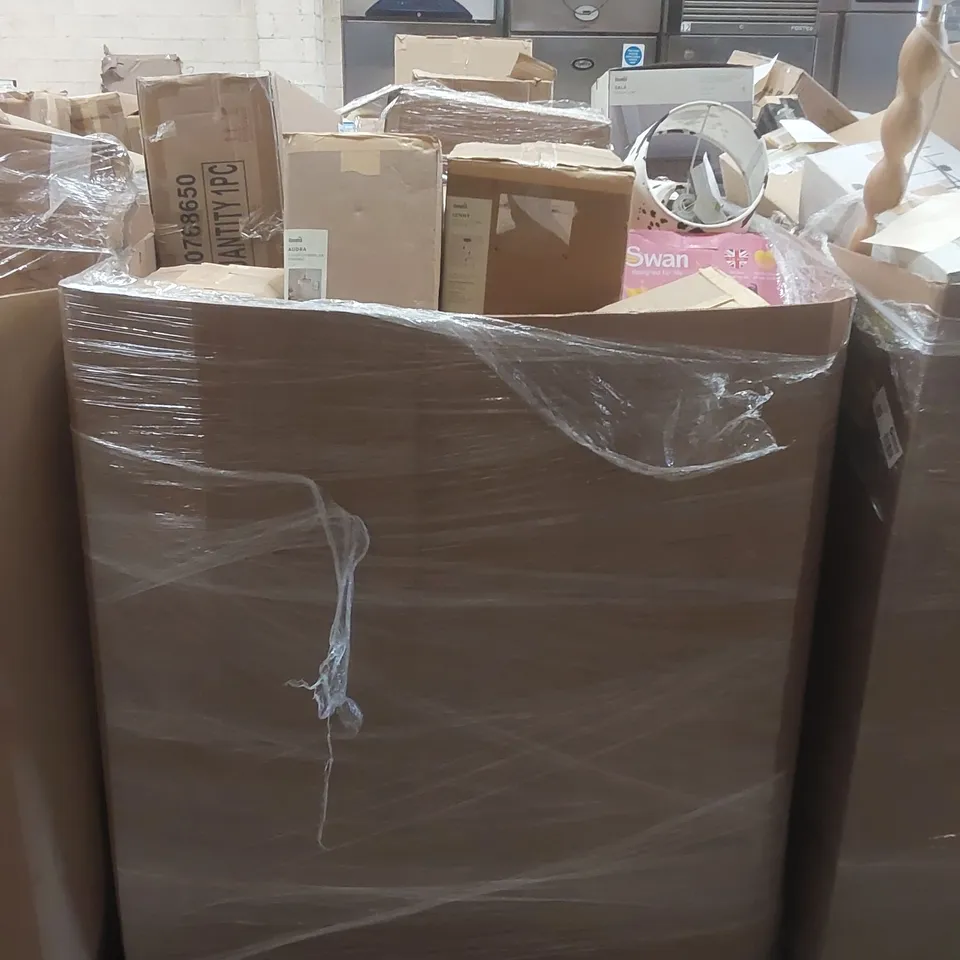 PALLET TO CONTAIN A VERY LARGE QUANTITY OF DESIGNER INDOOR LIGHTING PRODUCTS TO INCLUDE: WALL LIGHT, CEILING LIGHTS, TABLE LAMP ECT