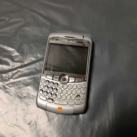 BLACKBERRY SMARTPHONE WITH QWERTY KEYBOARD – SILVER/GRAY 