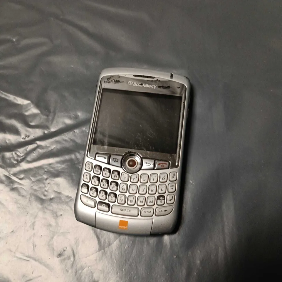 BLACKBERRY SMARTPHONE WITH QWERTY KEYBOARD – SILVER/GRAY 