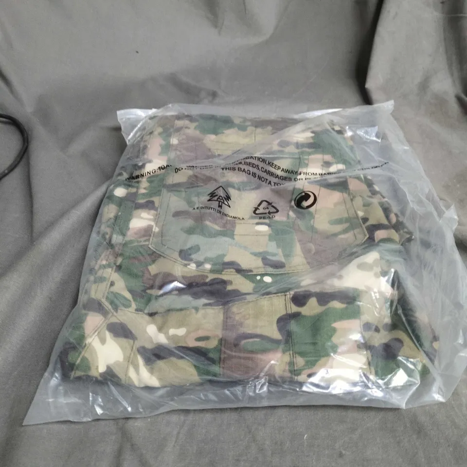 BOX OF APPROXIMATELY 25 ASSORTED CLOTHING ITEMS INCLUDING GRAPHIC DESIGN T SHIRT , CAMOUFLAGE TROUSERS AND BLACK LIGHTWEIGHT TROUSERS