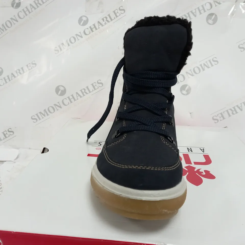 BOXED PAIR OF RIEKER WATER RESISTANT WARM HIKING BOOTS, NAVY - SIZE 8