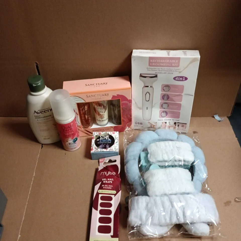 APPROXIMATEY 20 ASSORTED HEALTH AND BEAUTY PRODUCTS TO INCLUDE - AVEENO DAILY MOISTURISER - CHILD'S FARM HAIR DETANGLER AND SANCTUARY SPA GIFT SET