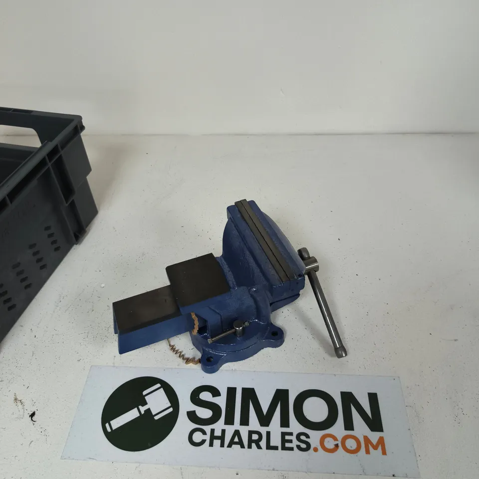 BLUE BENCH VISE WITH MOUNTING BASE 