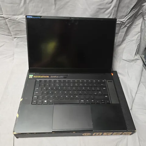 RAZER GAMING LAPTOP – RTX 2070 SUPER MAX-Q – 10TH GEN I7-10875H – BLACK