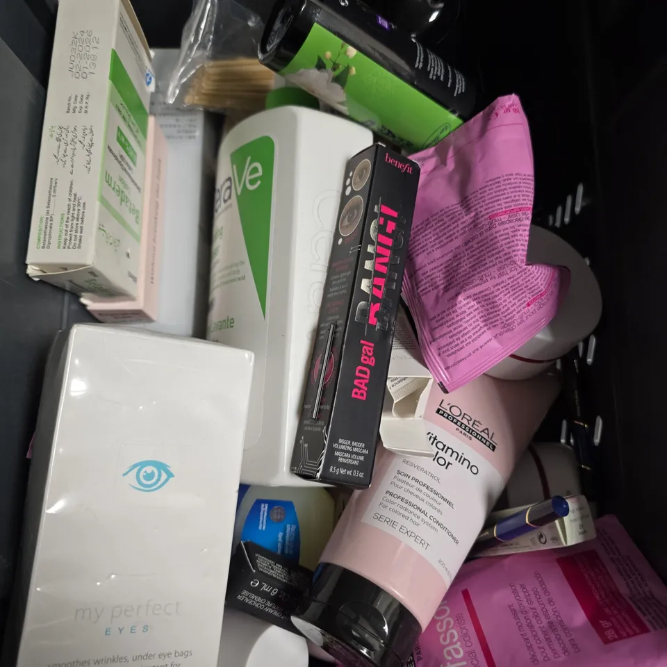 APPROXIMATELY 15 ASSORTED HEALTH & BEAUTY PRODUCTS TO INCLUDE ORAL-B MOUTHWASH, KETOMAC SHAMPOO, NUXE BODY LOTION ETC 