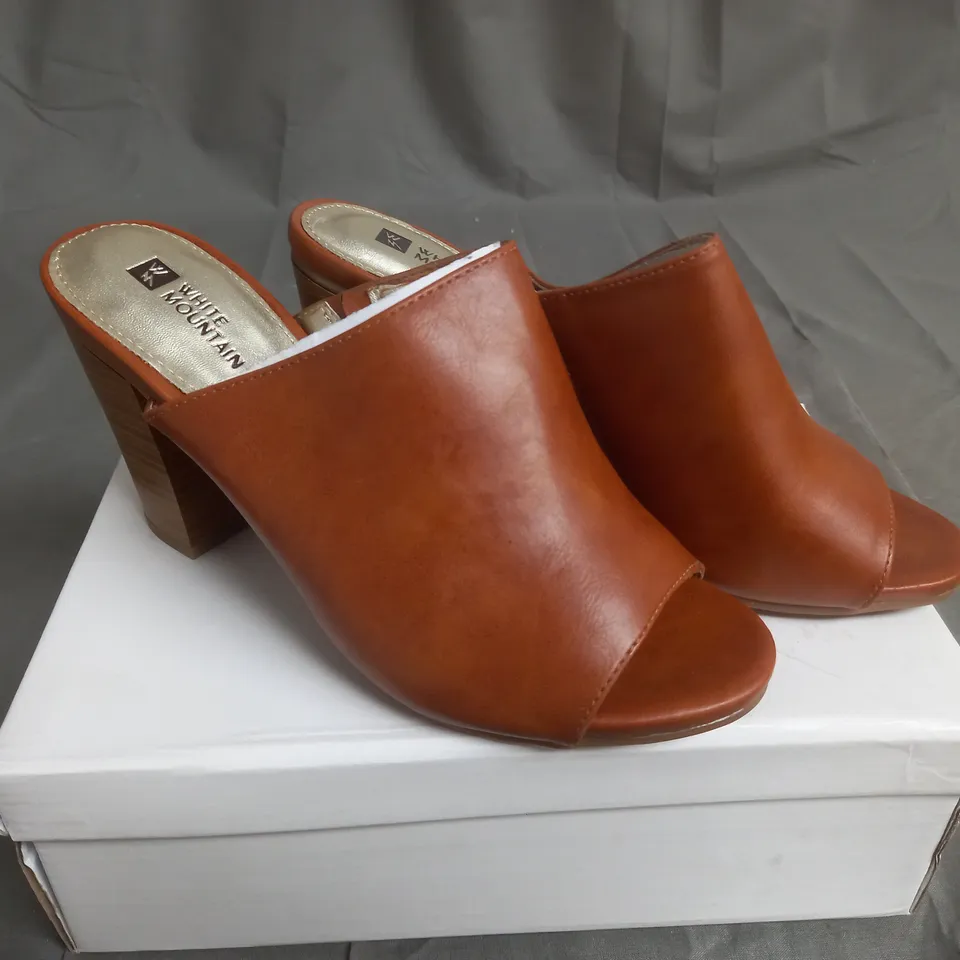 BOX OF APPROXIMATELY 15 PAIRS WHITE MOUNTAIN HELLS IN VARIOUS COLOR AND SIZES 