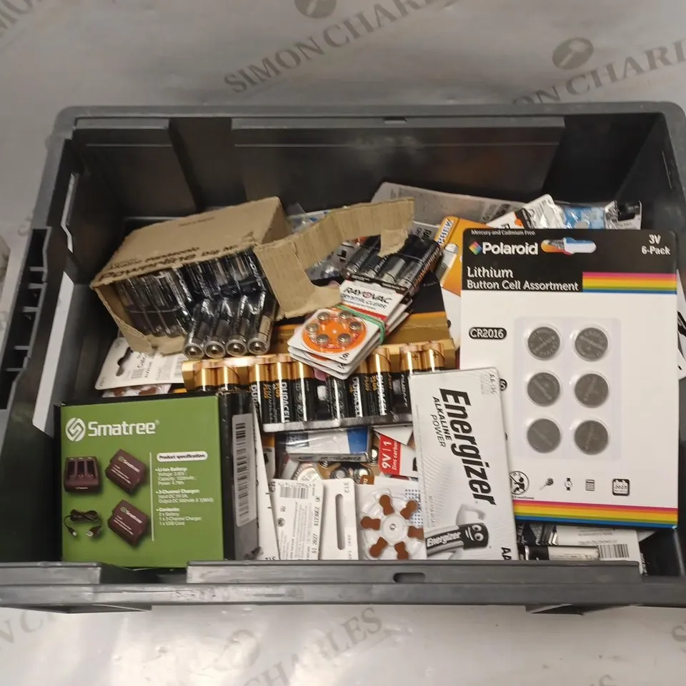 LARGE QUANTITY OF BATTERIES TO INCLUDE ALKALINE BUTTON BATTERIES, AA, LITHIUM BUTTON BATTERIES, ETC 