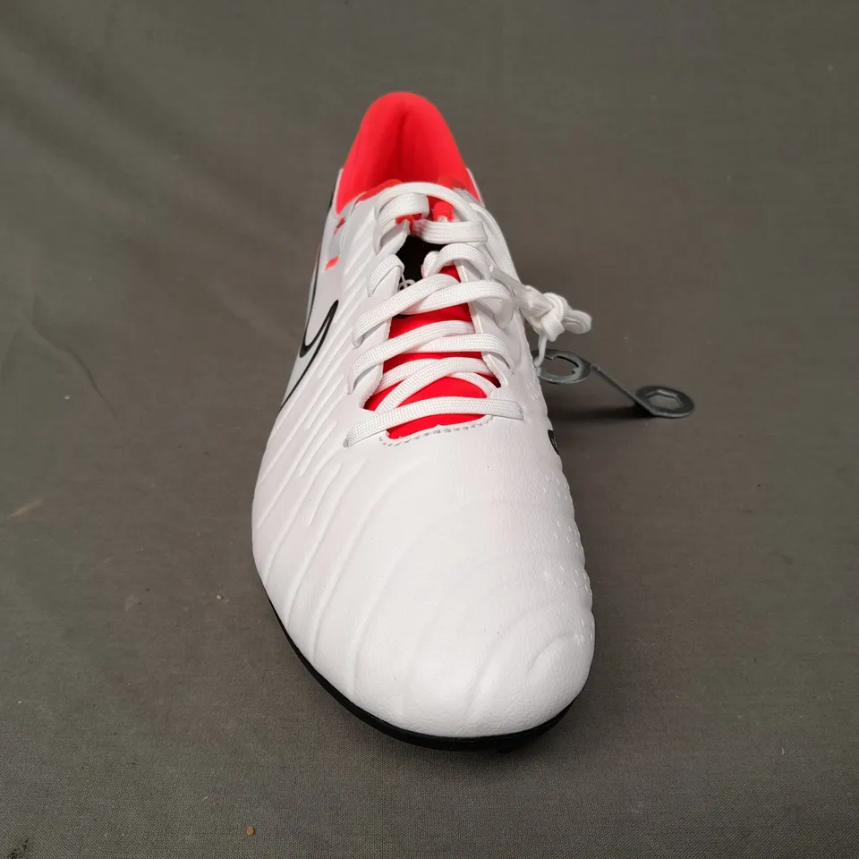 PAIR OF NIKE TIEMPO FLY TOUCH LITE FOOTBALL BOOTS IN WHITE/RED/BLACK UK SIZE 8.5