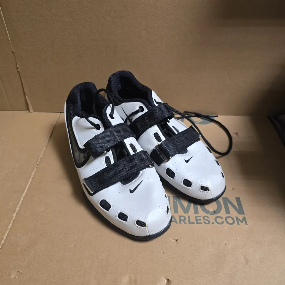 NIKE ROMALEOS 2 WHITE WITH NIKE POWER BRIDGE - UK 8.5