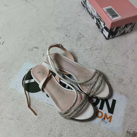 MODA IN PELLE VALINA IVORY METALLIC SANDALS – UK 7 (EU 40)