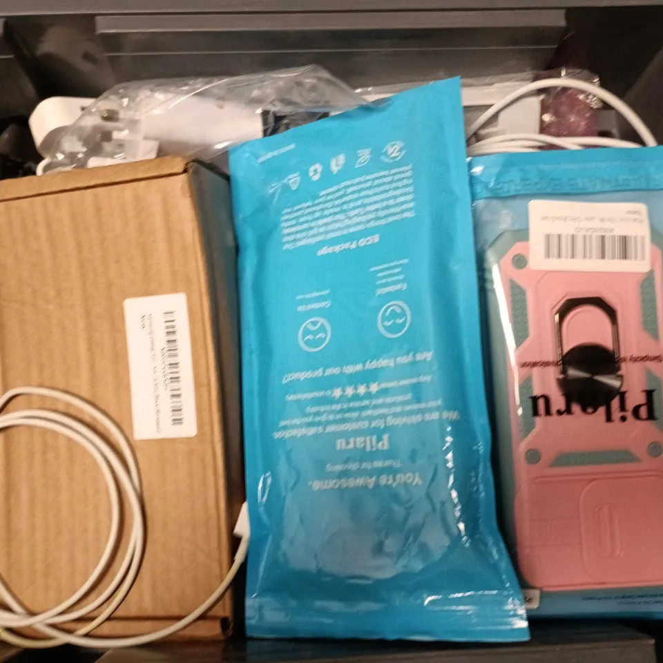 APPROXIMATELY 15 ASSORTED MOBILE PHONE ACCESSORIES TO INCLUDE POWER BANKS, CASES AND CHARGE CABLES