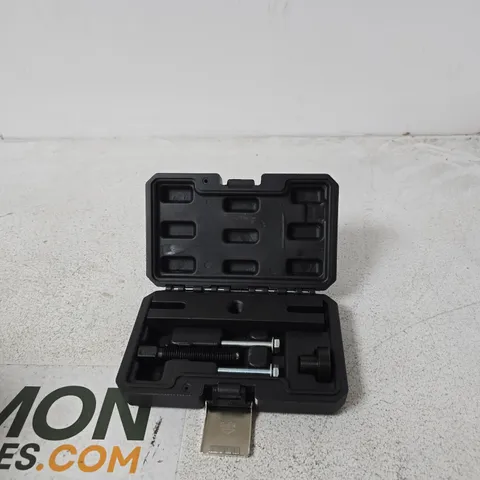 CRANKSHAFT PULLEY PULLER TOOL KIT IN CASE 