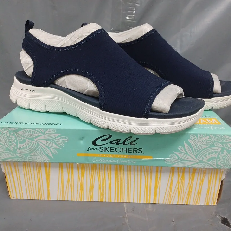 BOXED PAIR OF CALI FROM SKECHERS SANDALS IN NAVY SIZE 8