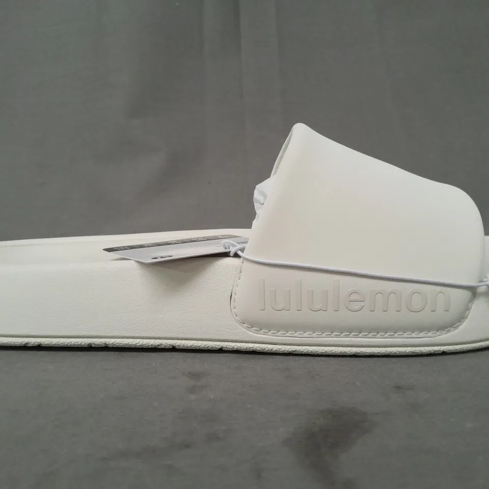 BOXED PAIR OF LULULEMON RESTFEEL SLIDERS IN CREAM UK SIZE 5.5