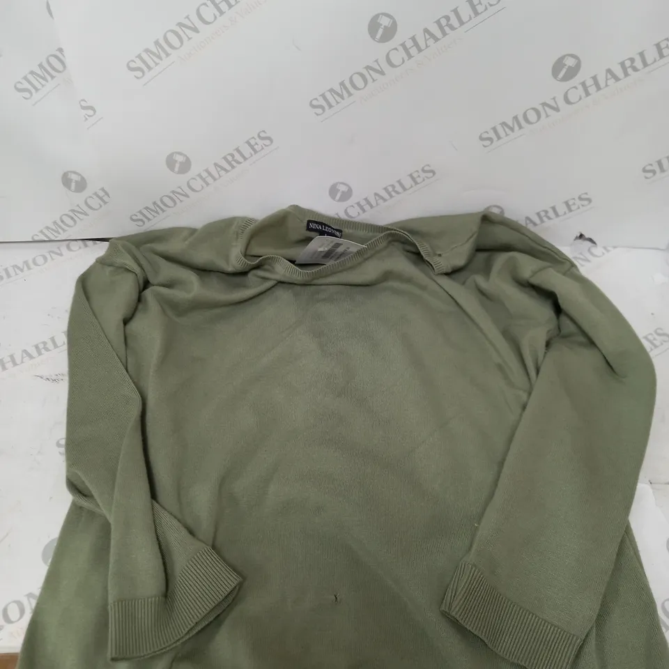BOX OF APPROXIMATELY 10 ASSORTED CLOTHING ITEMS IN VARIOUS STYLES & SIZES TO INCLUDE SLIPPERS, TRAINERS, TROUSERS ETC 