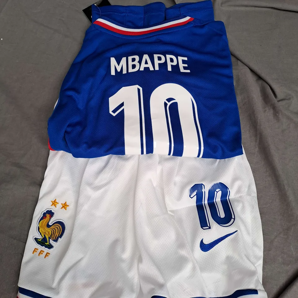 NIKE KIDS MBAPPE FOOTBALL SHORTS SET IN BLUE/WHITE SIZE 26