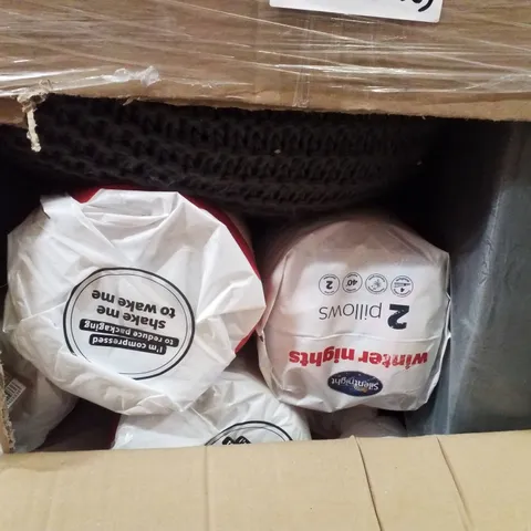 PALLET CONTAINING ASSORTED PILLOWS & BEAN BAGS