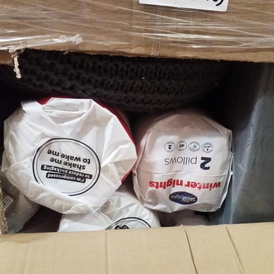 PALLET CONTAINING ASSORTED PILLOWS & BEAN BAGS