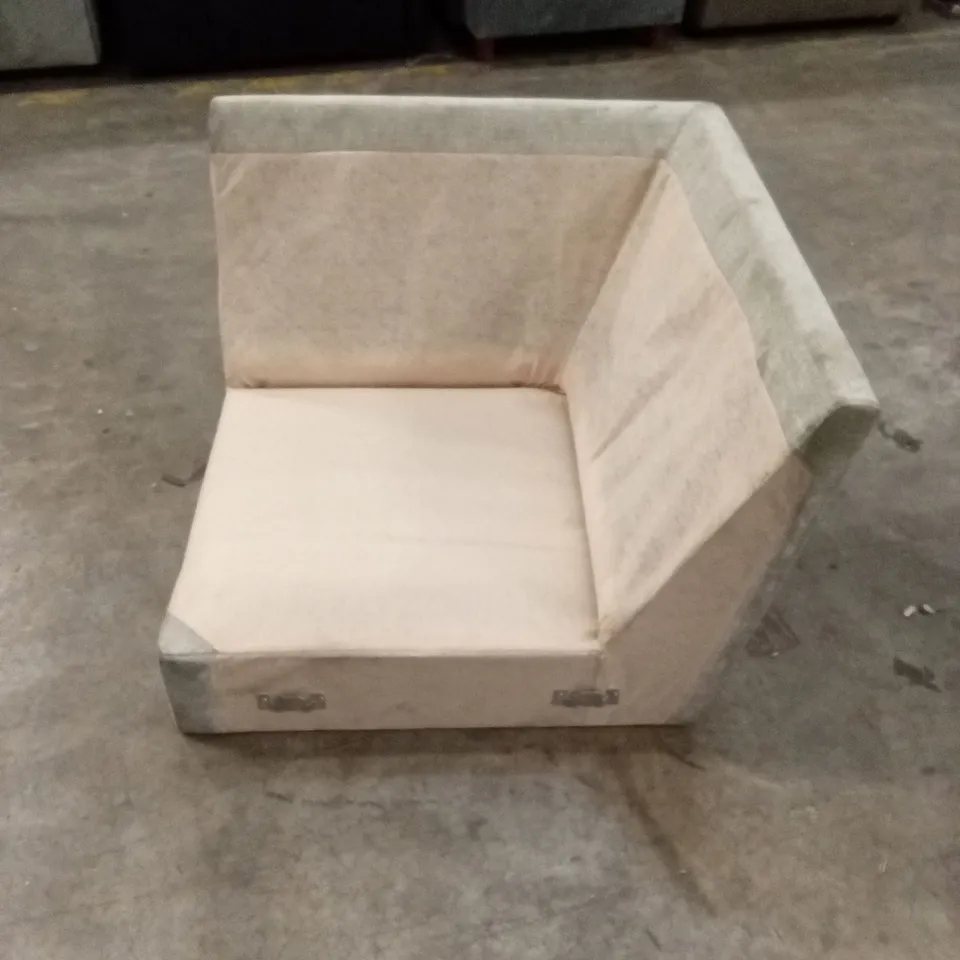 5 x ASSORTED DESIGNER SOFA PARTS