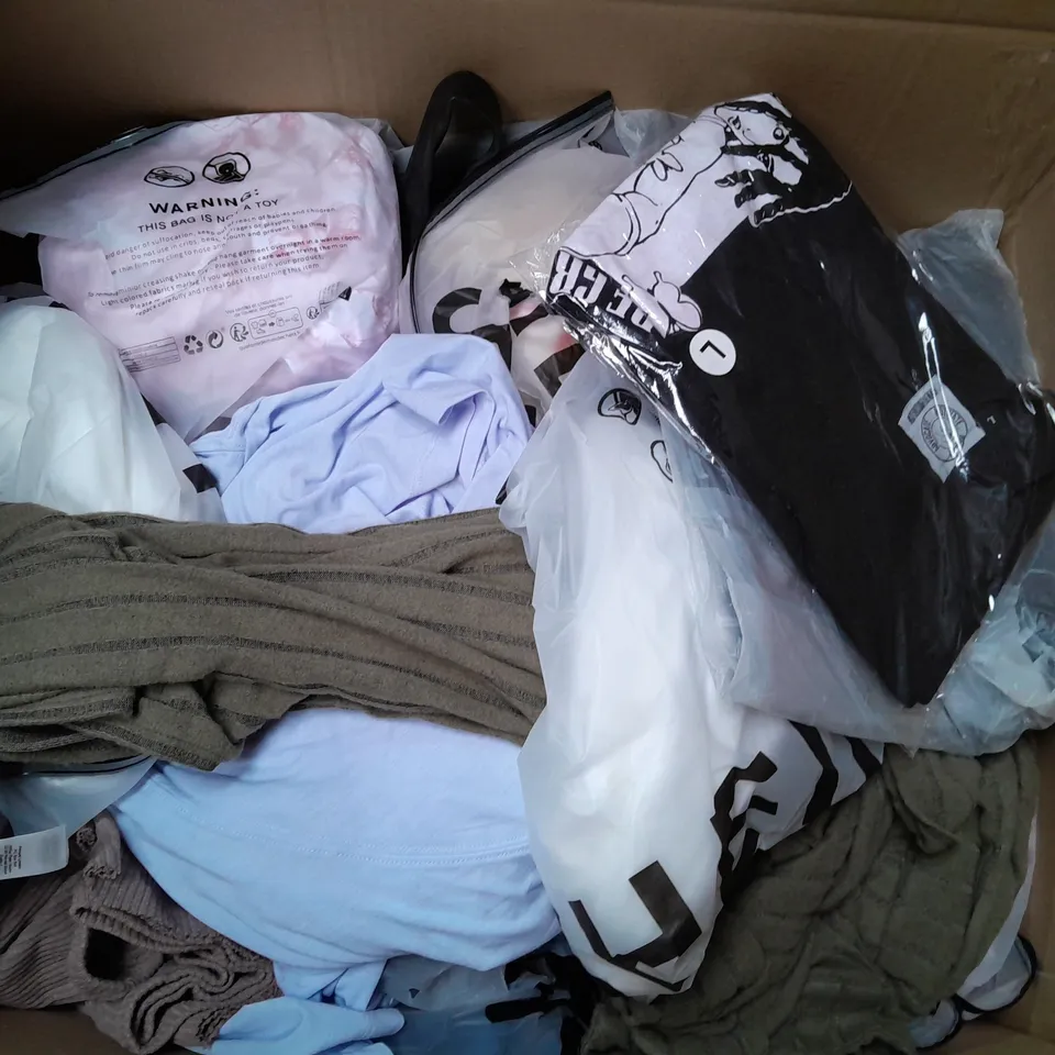 BOX OF APPROXIMATELY 25 ASSORTED CLOTHING ITEMS TO INCLUDE - BIKINI TOP - TOP - TROUSERS ETC
