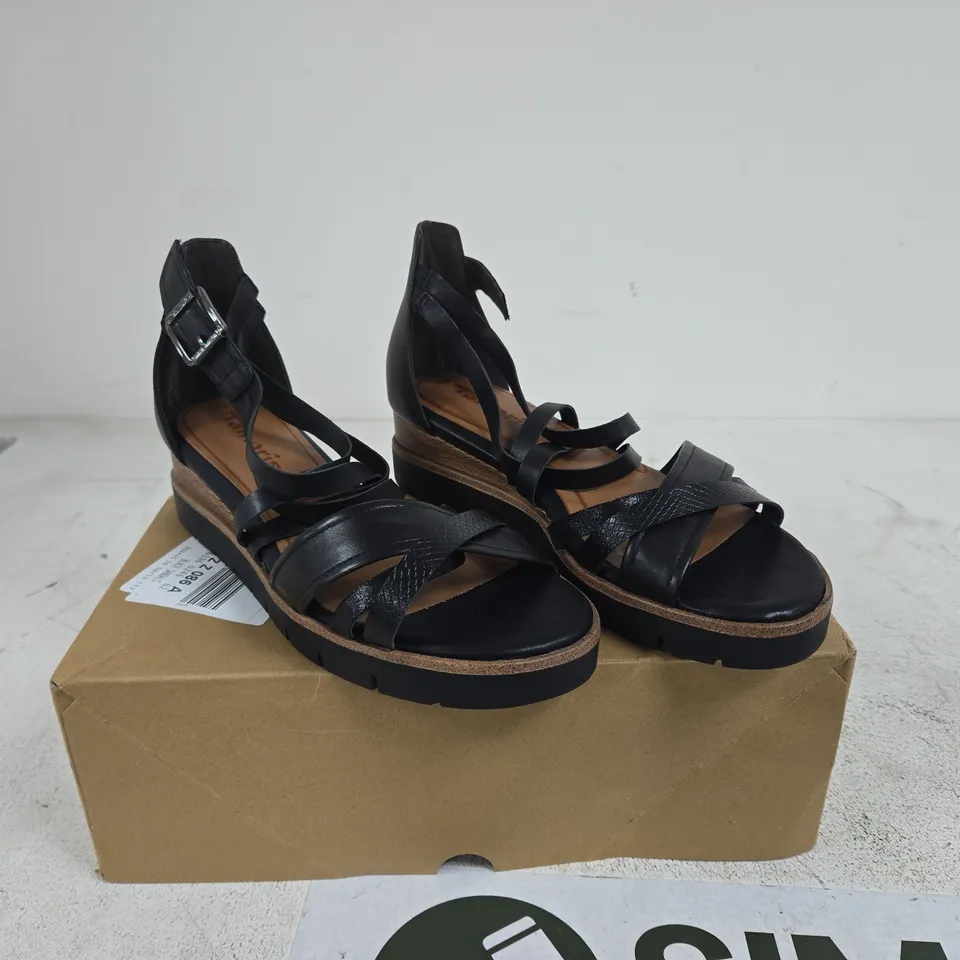 TAMARIS BLACK LEATHER SANDALS SIZE 40 BOXED