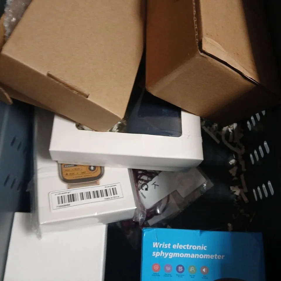 BOX OF APPROXIMATELY 9 ASSORTED  ELECTRICAL ITEMS INCLUDING SKY POWER SUPPLY , POWER ADAPTER AND SOLDERING IRON 