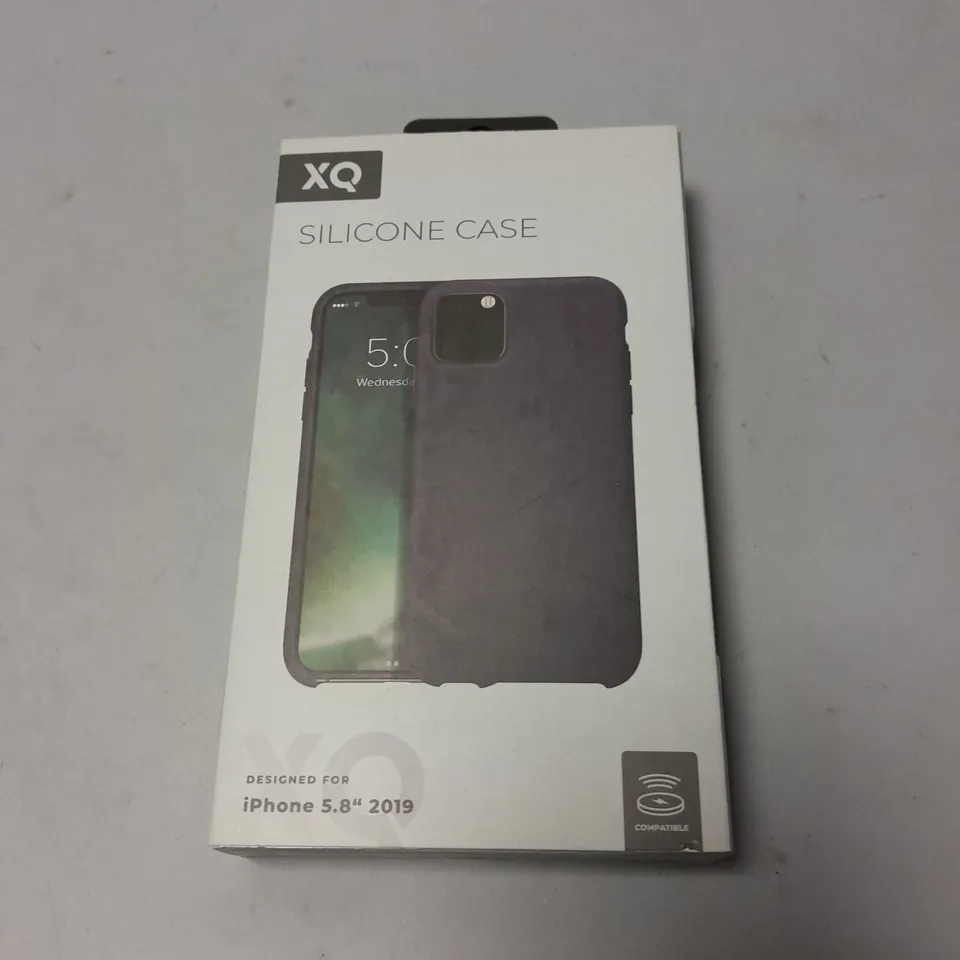 APPROXIMATELY 50 BRAND NEW BOXED XQISIT SILICONE CASE FOR IPHONE 5.8" 2019