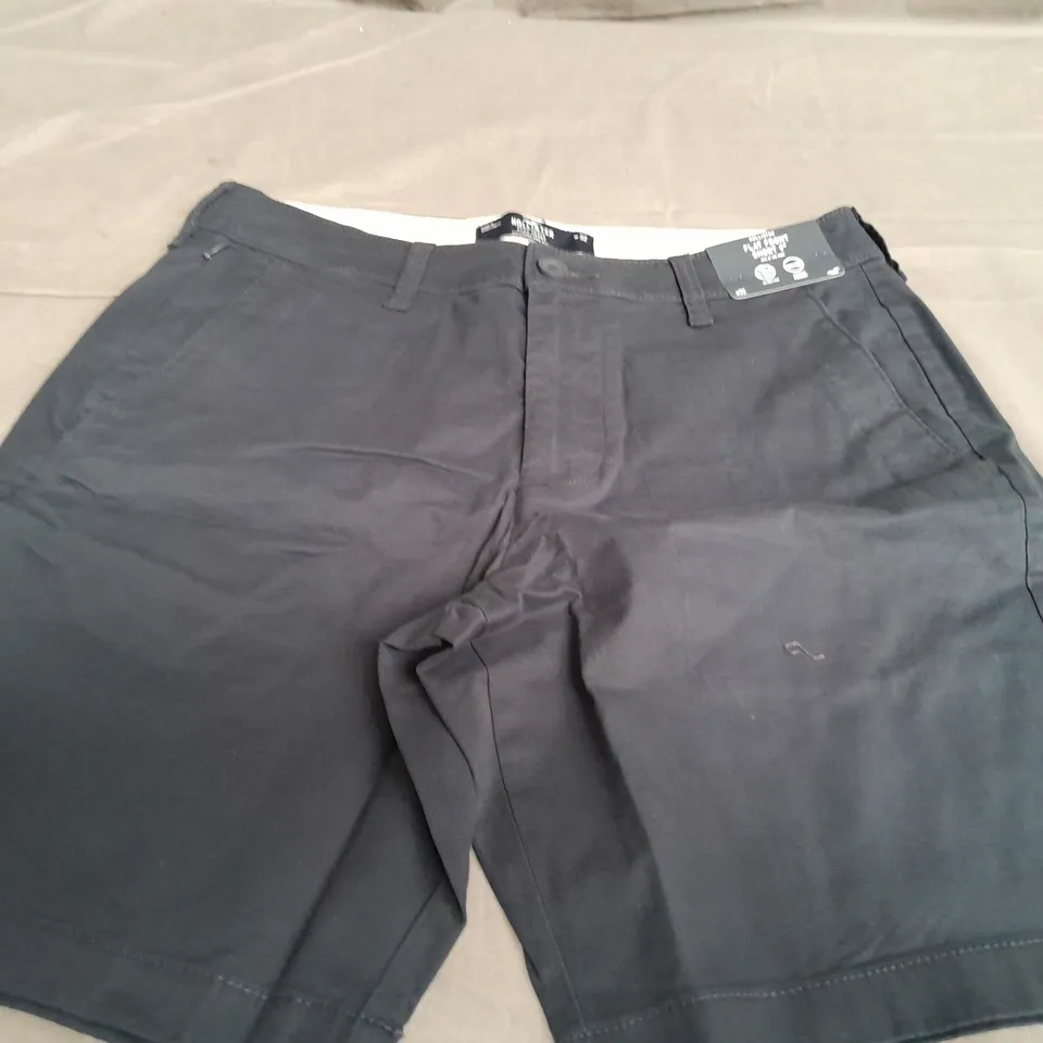 HOLLISTER FLAT FRONT SHORT 9 IN NAVY - W32