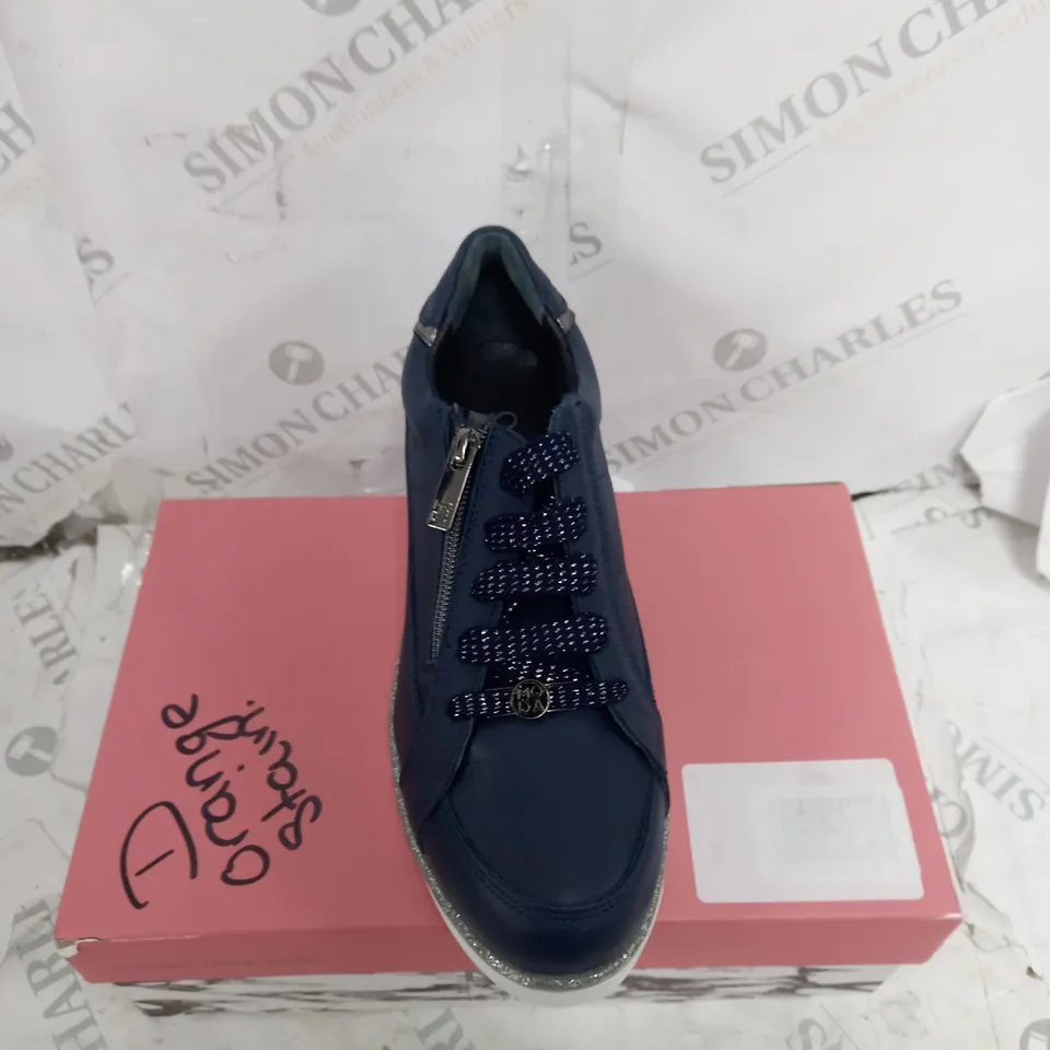MODA IN PELLE GENE TRAINER - NAVY UK 6 - BOXED 