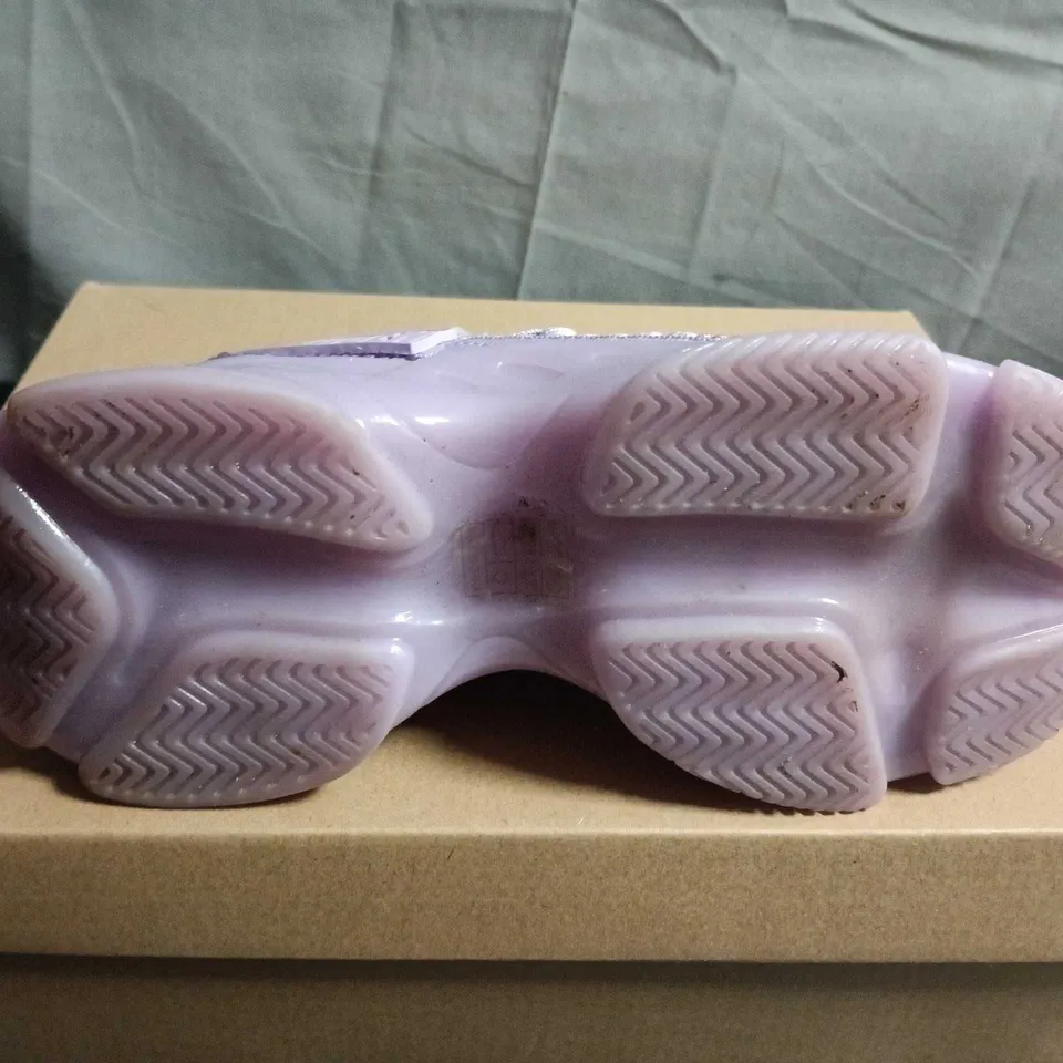 BOXED PAIR OF STEVE MADDEN WOMEN'S MAXILLA SNEAKERS – UK SIZE 5